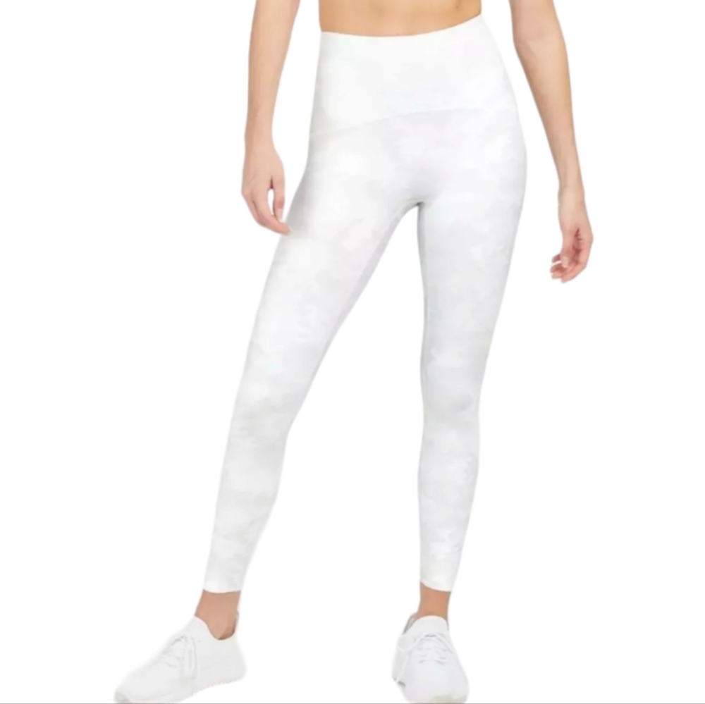 SPANX Women's Leggings Booty Boost  7/8 Printed Camo White Camo Size Medium